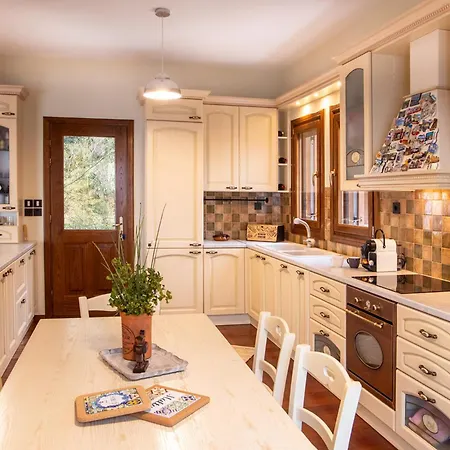 Ilianna Pelion Портария